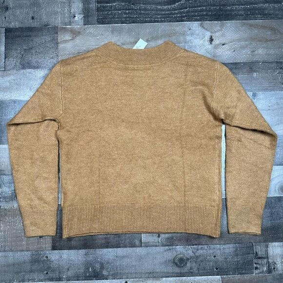 Gap Women’s Small V Neck Knit Sweater Tan Long Sleeve Relaxed Fit Pullover NWT - Picture 2 of 5